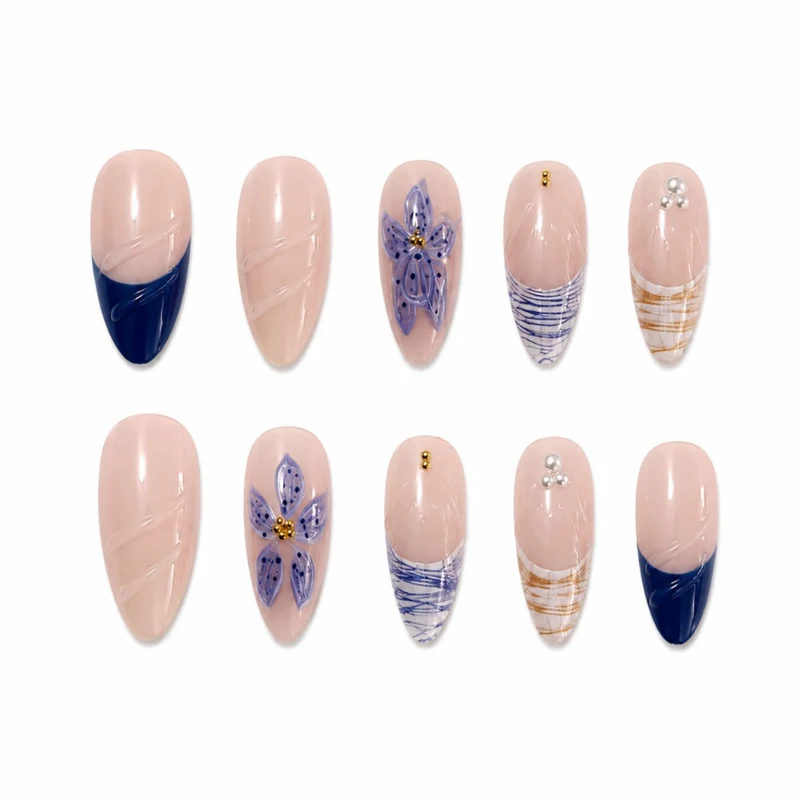 Dekorativer Floral Press-On Nagelkunst Set
