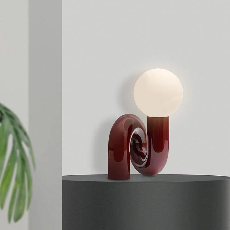 Künstlerische Tischlampe mit einzigartigem Wirbel-Design
