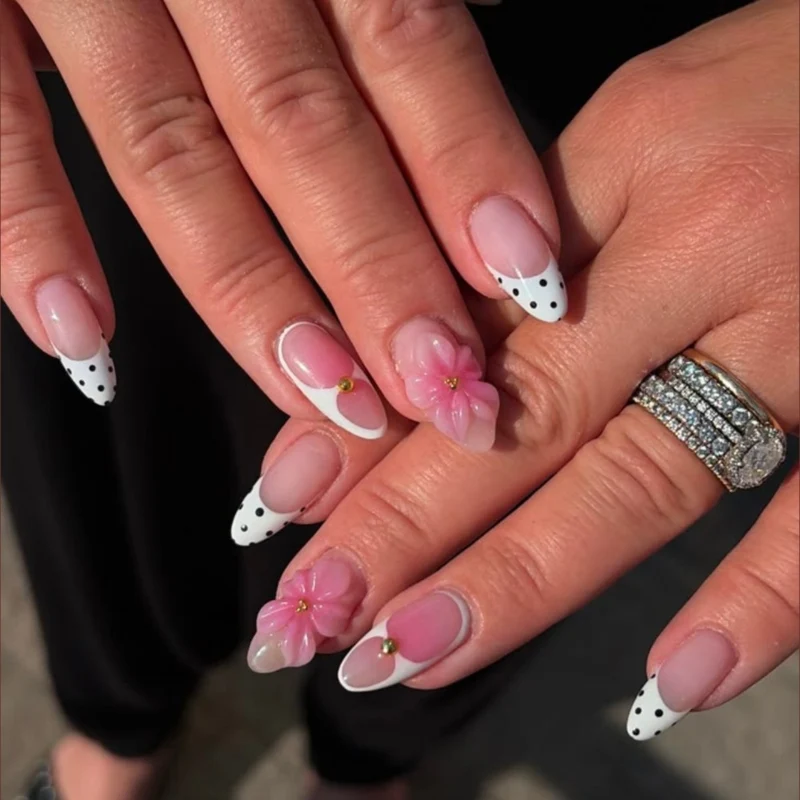 Dekorative Blumen-Gel-Nagelspitzen