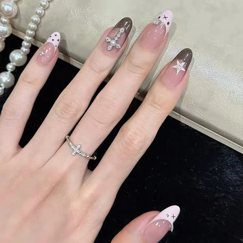 Dekorative Künstlerische Nagelverzierungen