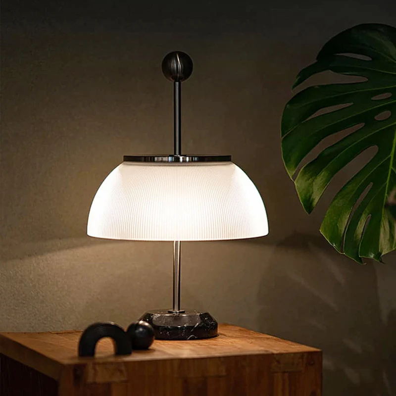 Elegante gefaltete Schirm Tischlampe