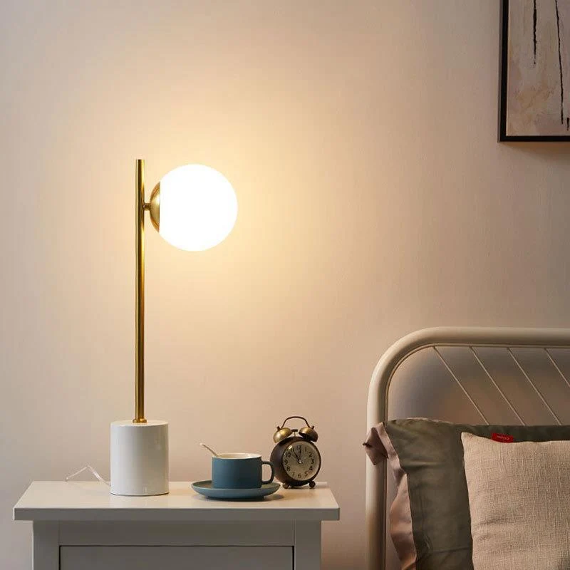 Elegante Tischlampe mit Marmorbasis