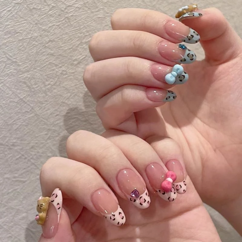 Künstlerisches Floral Press-On Nagel Set