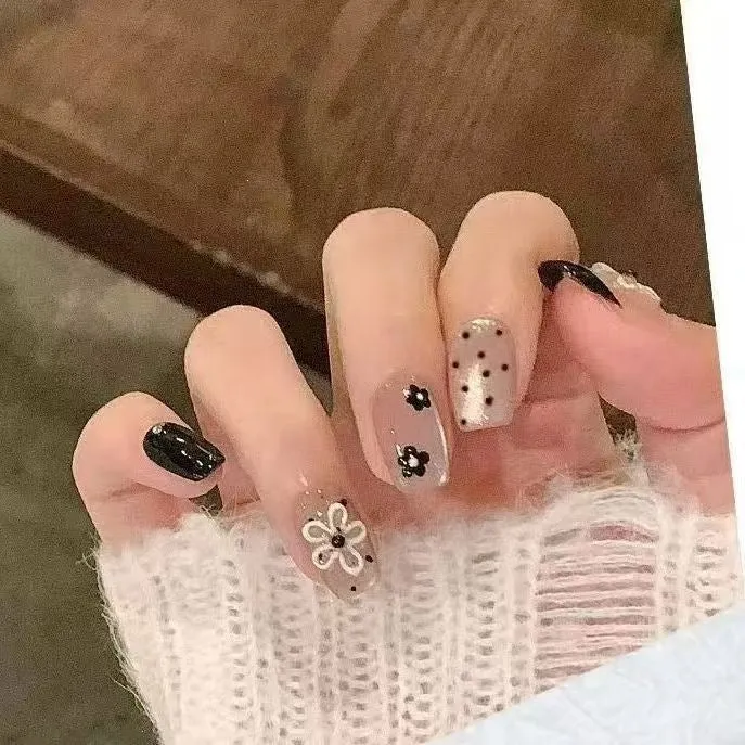 Künstlerisches Floral Press-On Nagel Set