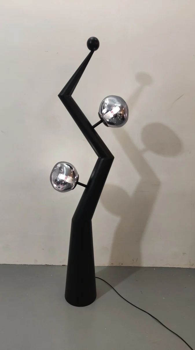 Künstlerische Stehlampe