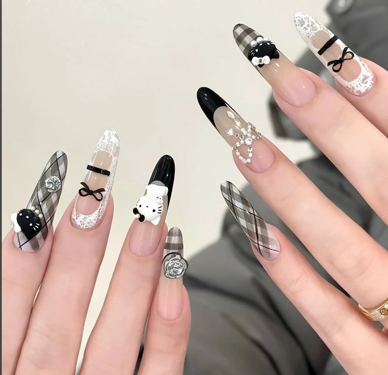 Blumenverzierte Stiletto Nail Art