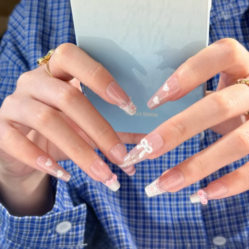 Floral Verzierter Press-On-Nagelset