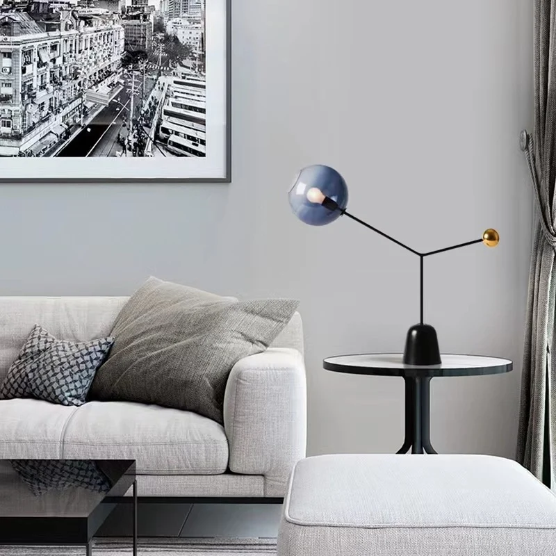 Künstlerische Tischlampe