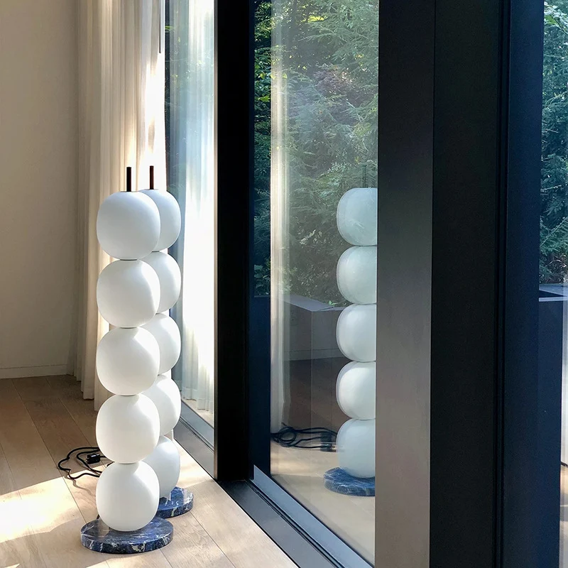 Gelenkige Moderne Stehlampe