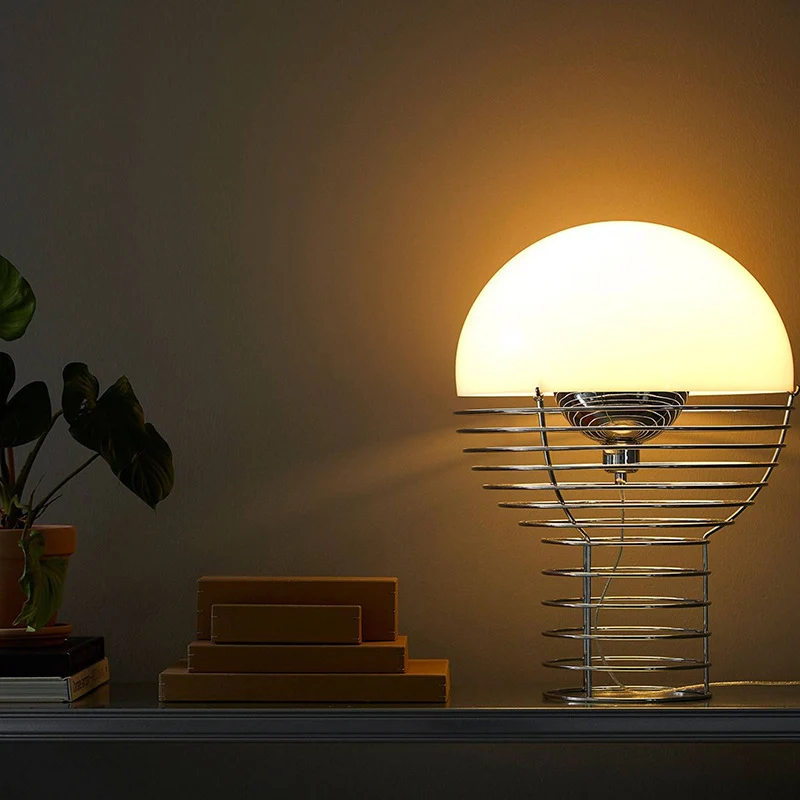 Moderne Schlanke Stehlampe
