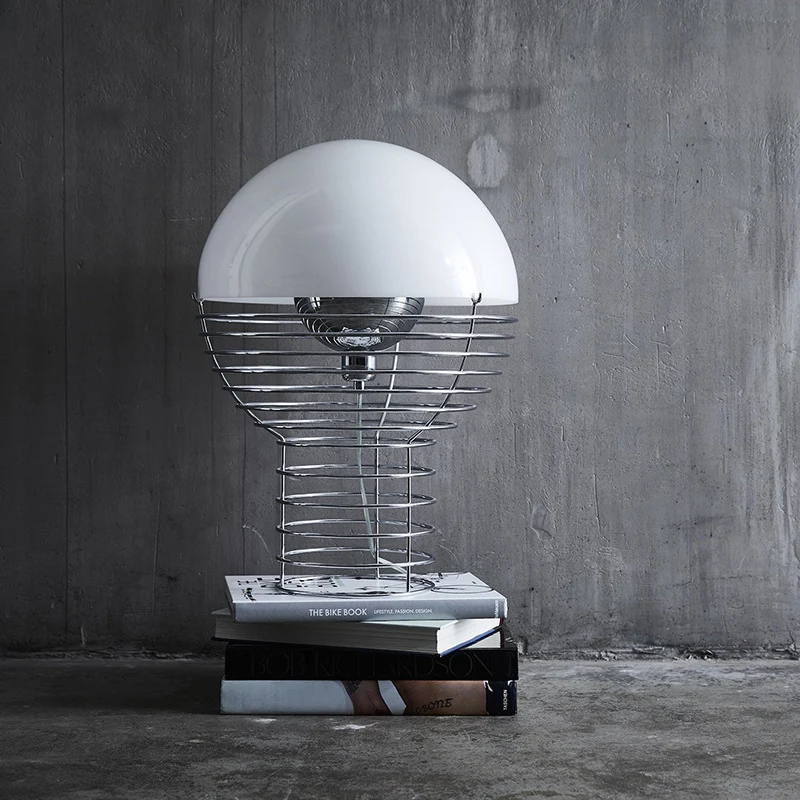 Moderne Schlanke Stehlampe