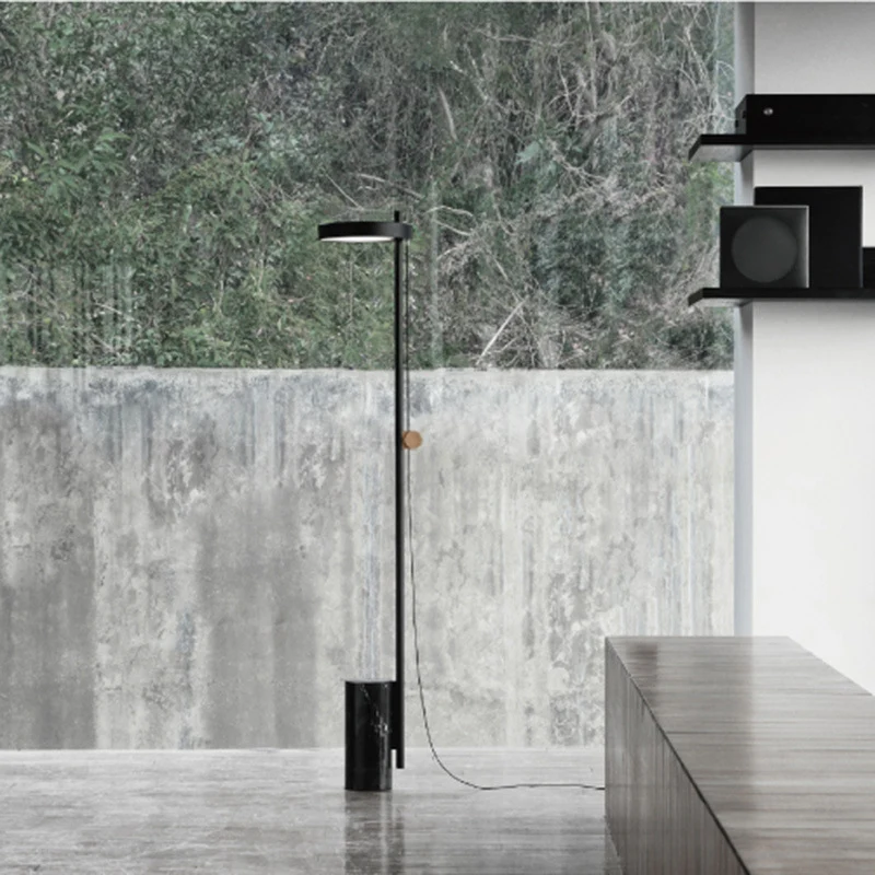 Moderne Skulptur Stehlampe