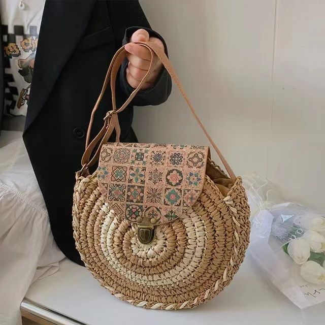 Runde Strohtasche mit verstellbarem Lederriemen Skanto
