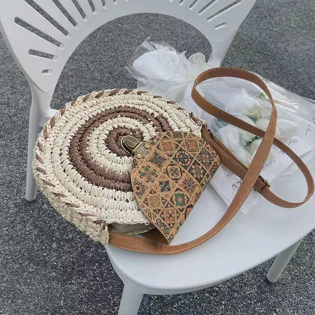 Runde Strohtasche mit verstellbarem Lederriemen Skanto