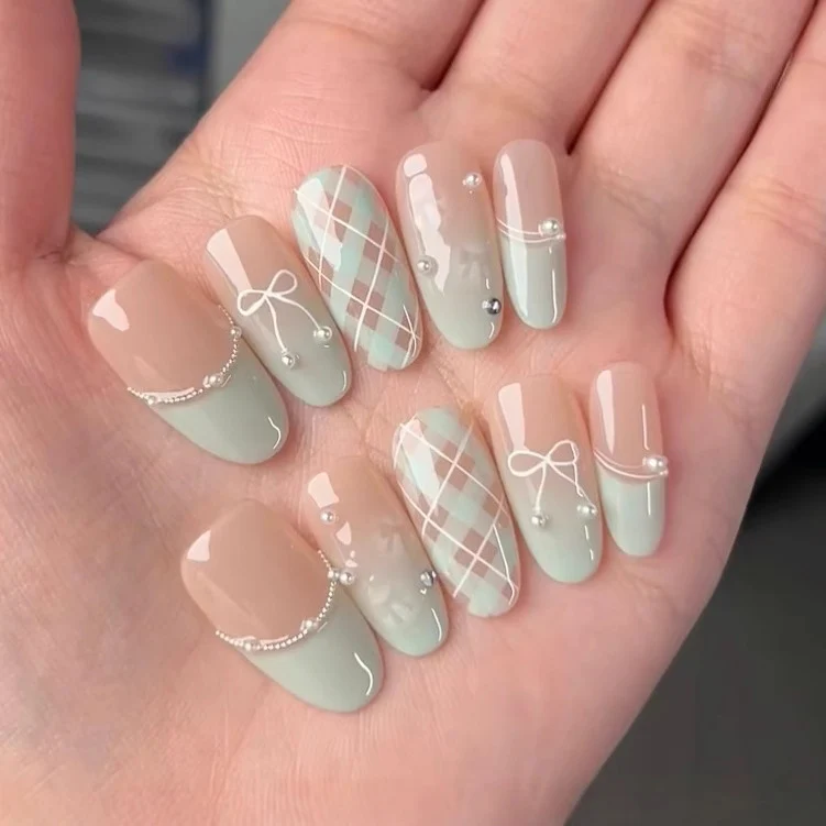 Künstlerische Stiletto-Nagelverbesserungen