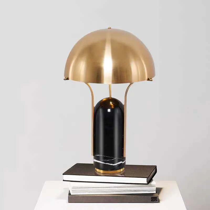 Moderne skulpturale Tischlampe mit Marmorbasis