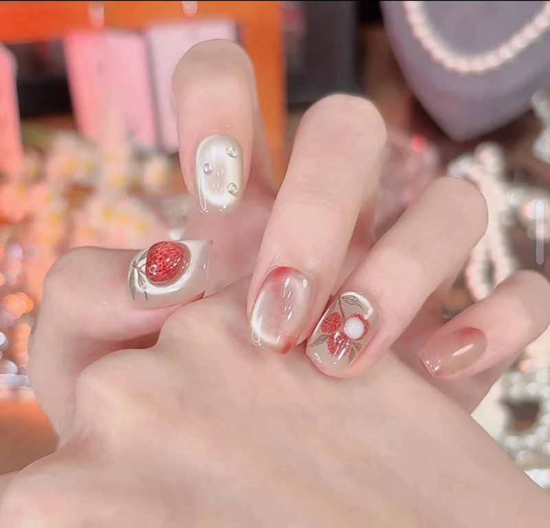 Künstlerisch dekoriertes Nagelset