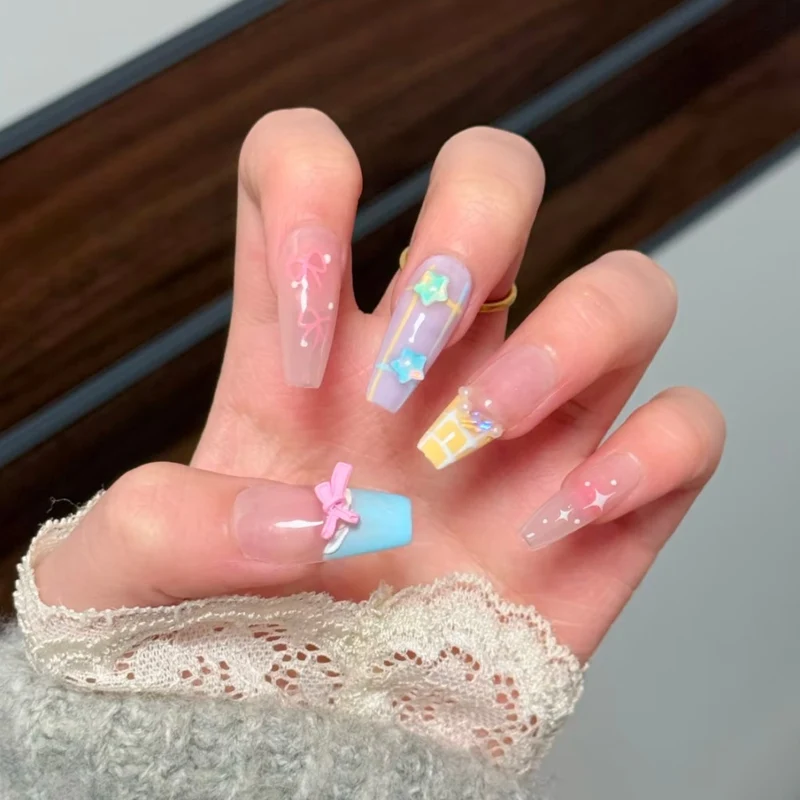 Künstlerische Nagelverlängerungen