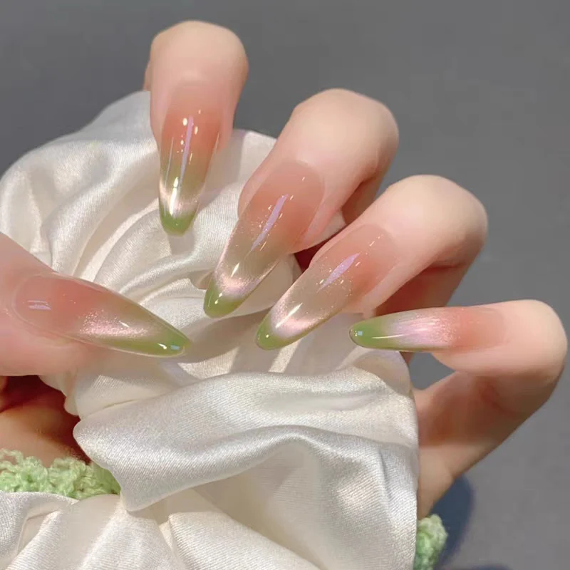 Künstlerische Nagelkunst