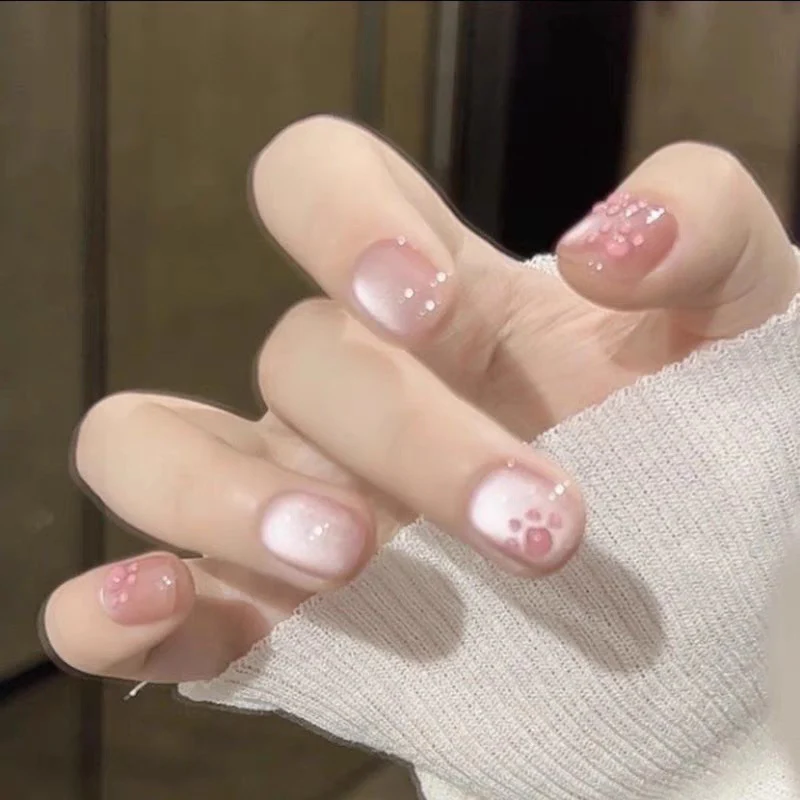 Künstlerische Nagelkunst