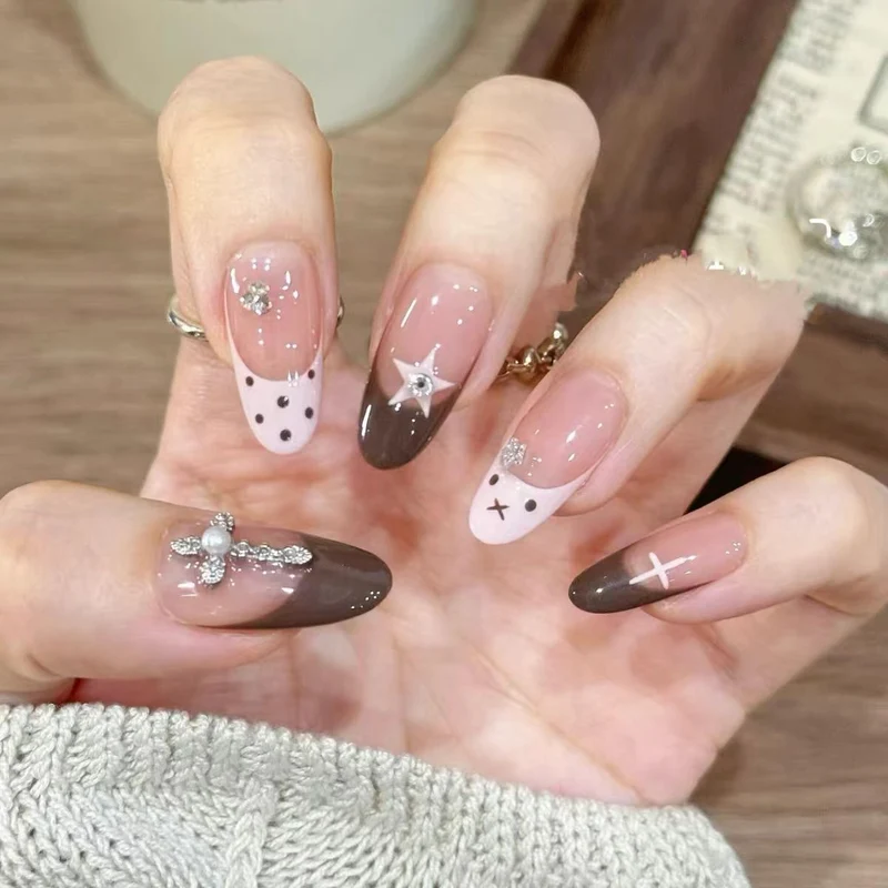 Künstlerische Nagelzubehör