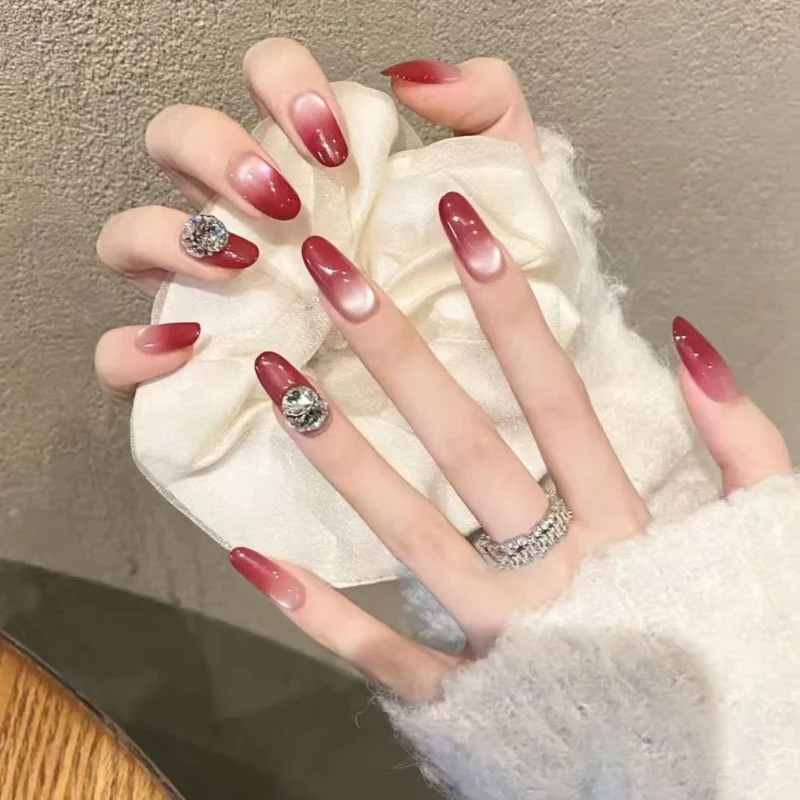 Künstlerisch Herz-verzierte Stiletto Nägel