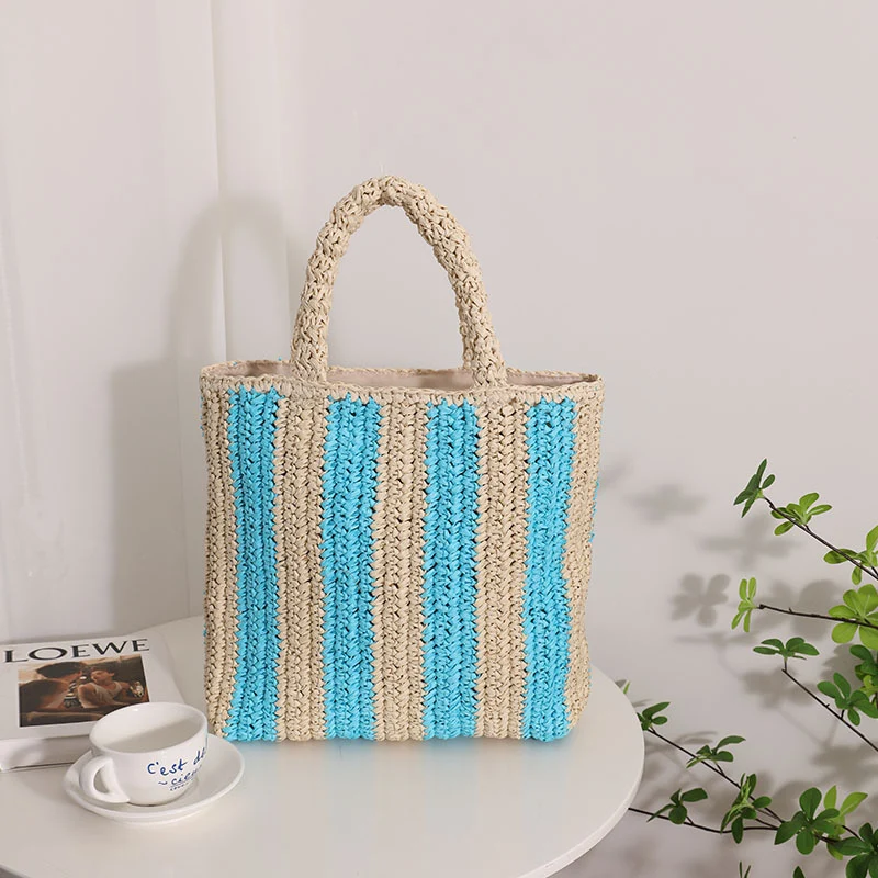 Moderne Strohtasche mit strukturiertem Faltdesign Skanto