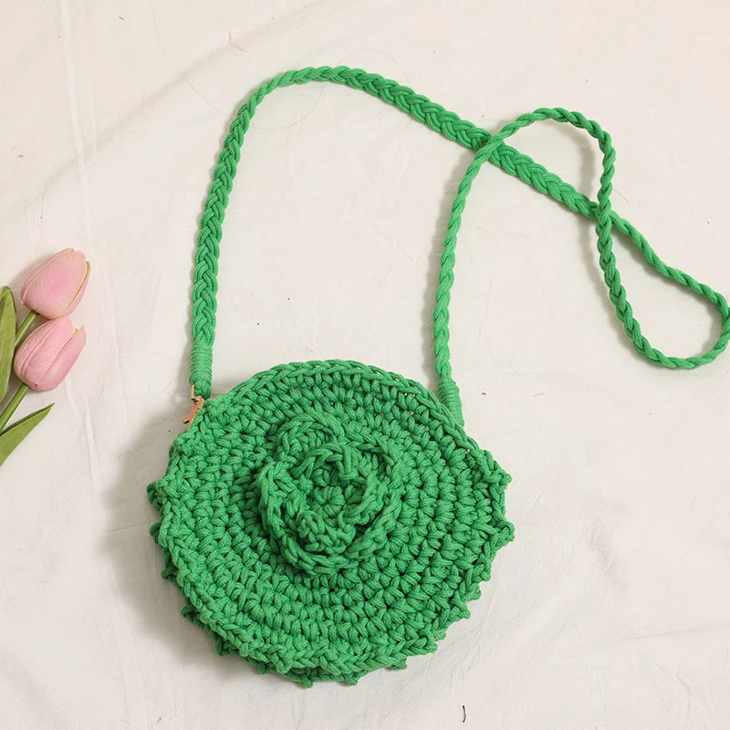 Handgehäkelte Crossover-Tasche mit floralen Details Skanto