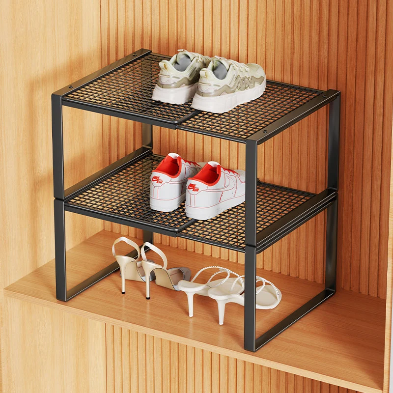 Mehrstufiges Metall-Mesh-Schuhregal mit offenen Gitterregalen und mattem Rahmen