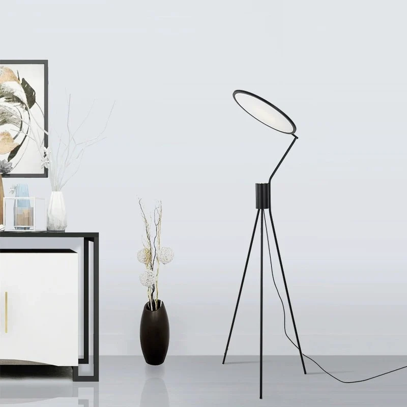 Verstellbare LED Stehlampe