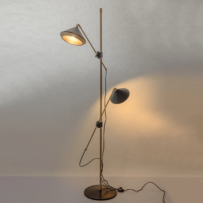 Verstellbare Dual-Head Stehleuchte