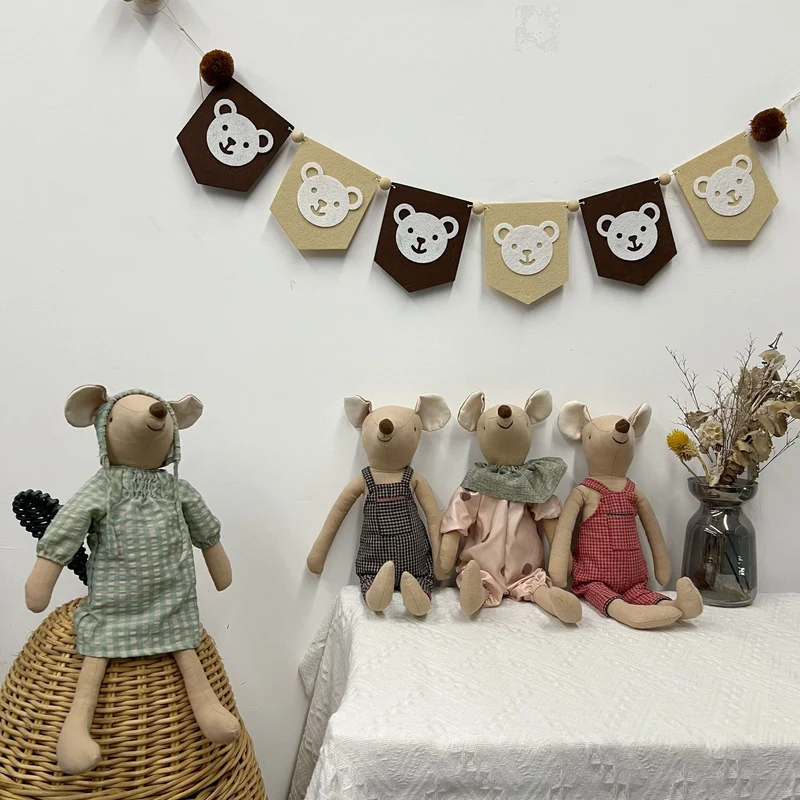 Weicher Artisan Mouse Komfortpuppe mit gepunktetem Baumwoll-Overall und Leinenkragen