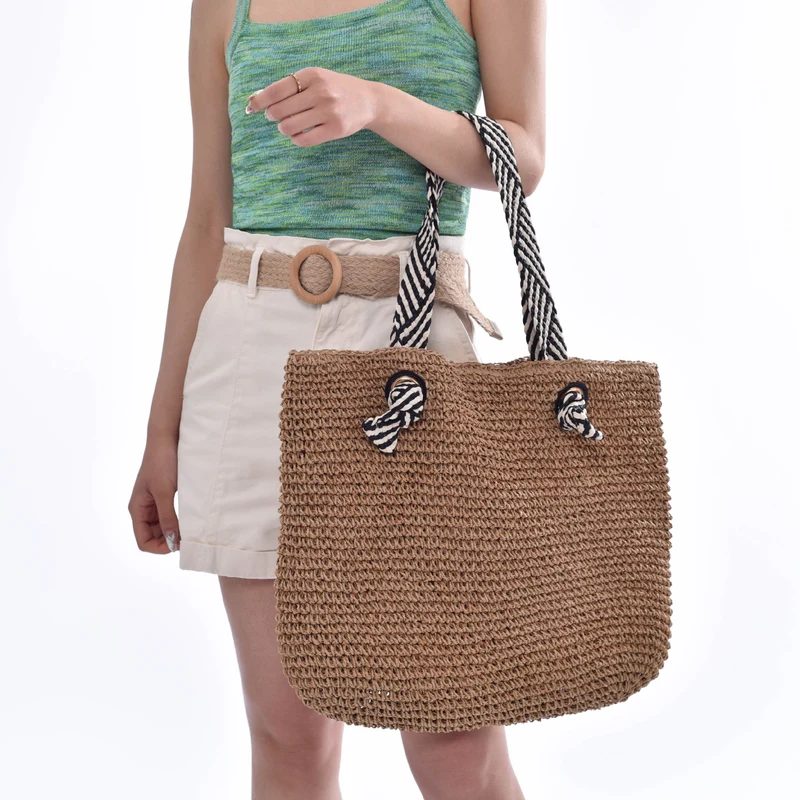 Handtasche mit gestreiften Riemen Skanto