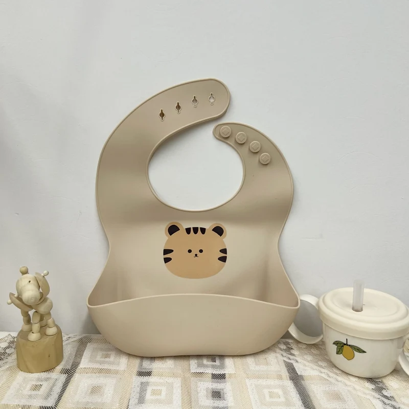 Silikon Baby Lätzchen mit tiefem Krümeltasche und verstellbarem Druckknopf-Hals