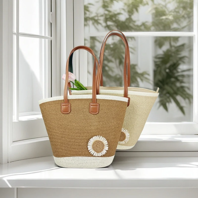 Strandtasche mit Blumenakzenten Skanto