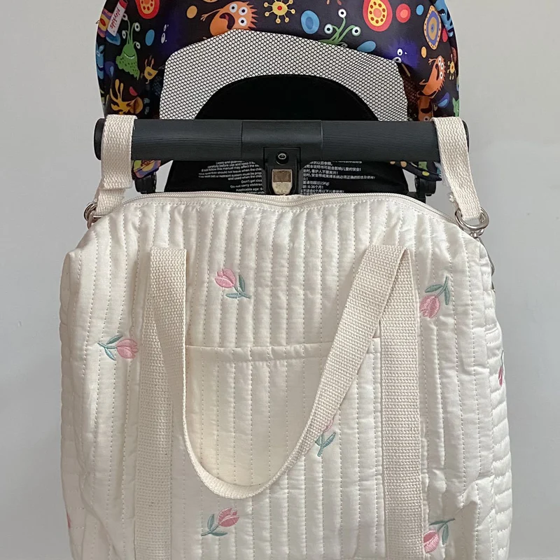 Gestepptes wandelbare Wickelrucksack mit gesticktem Tierapplikation und Kinderwagenhaken