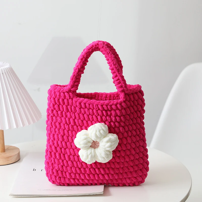 Handgefertigte Baumwolltasche mit Blumenapplikation Skanto