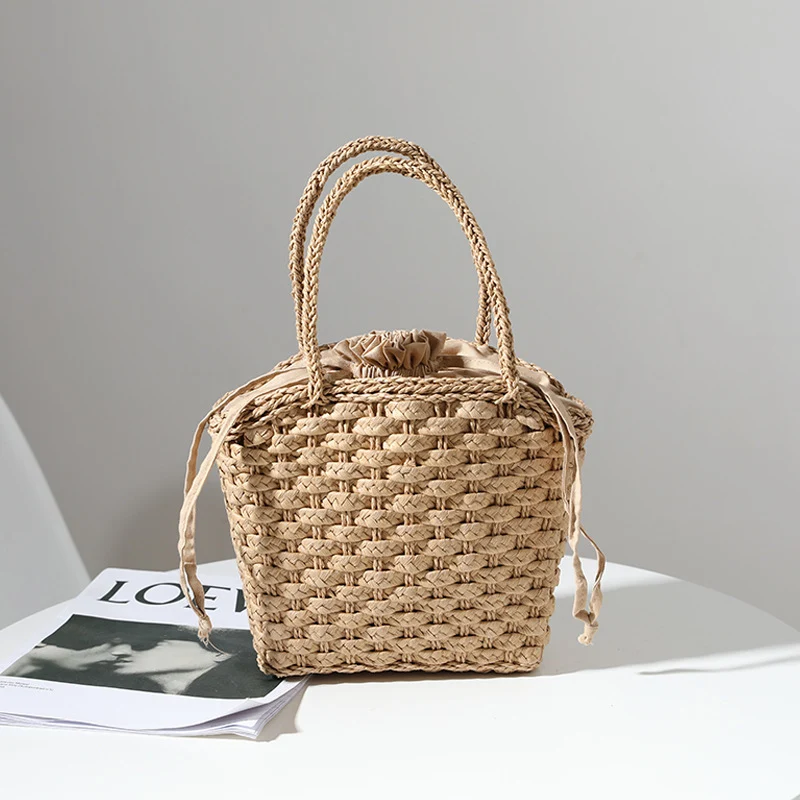 Handgefertigte Strohtasche mit verstellbarem Innenfutter Skanto
