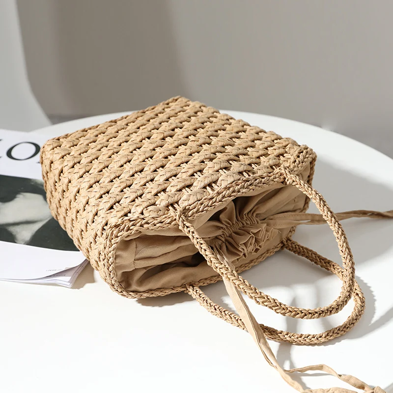 Handgefertigte Strohtasche mit verstellbarem Innenfutter Skanto