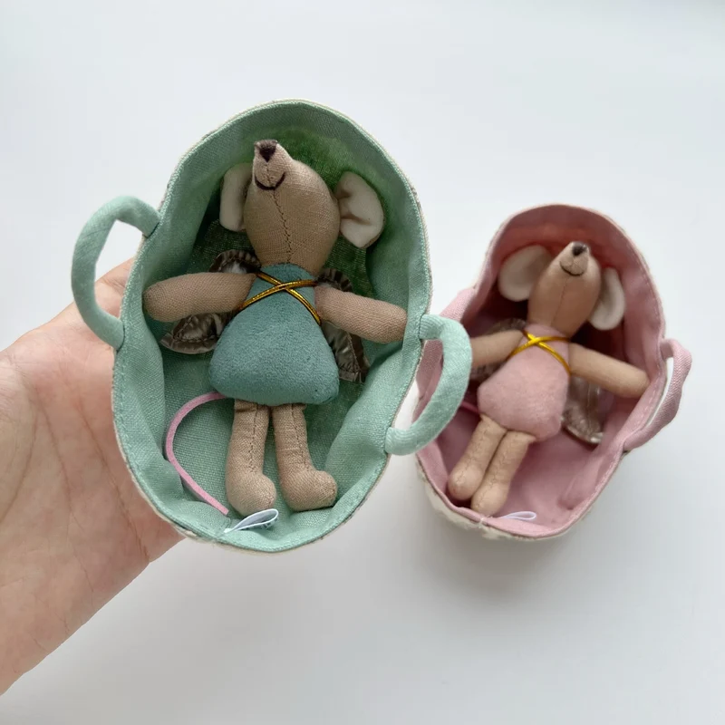 Mini-Stoffmaus-Puppe im tragbaren Leinen-Totenspielset