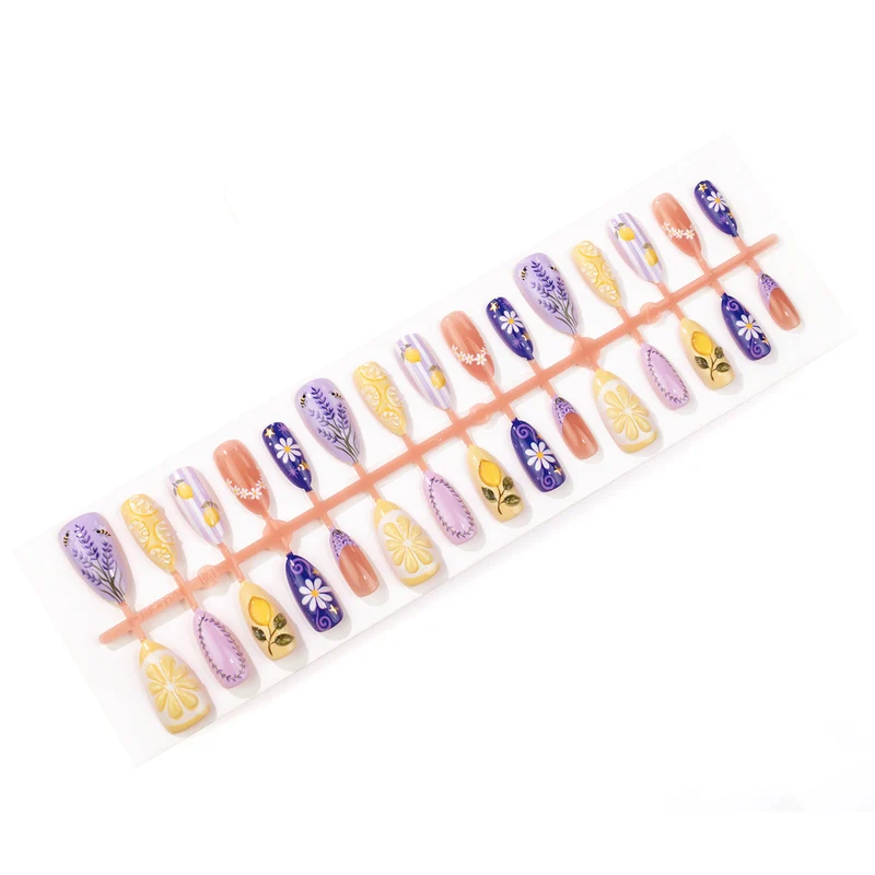Manuelles Nagelkunst-Set mit floralen und Zitronendesigns