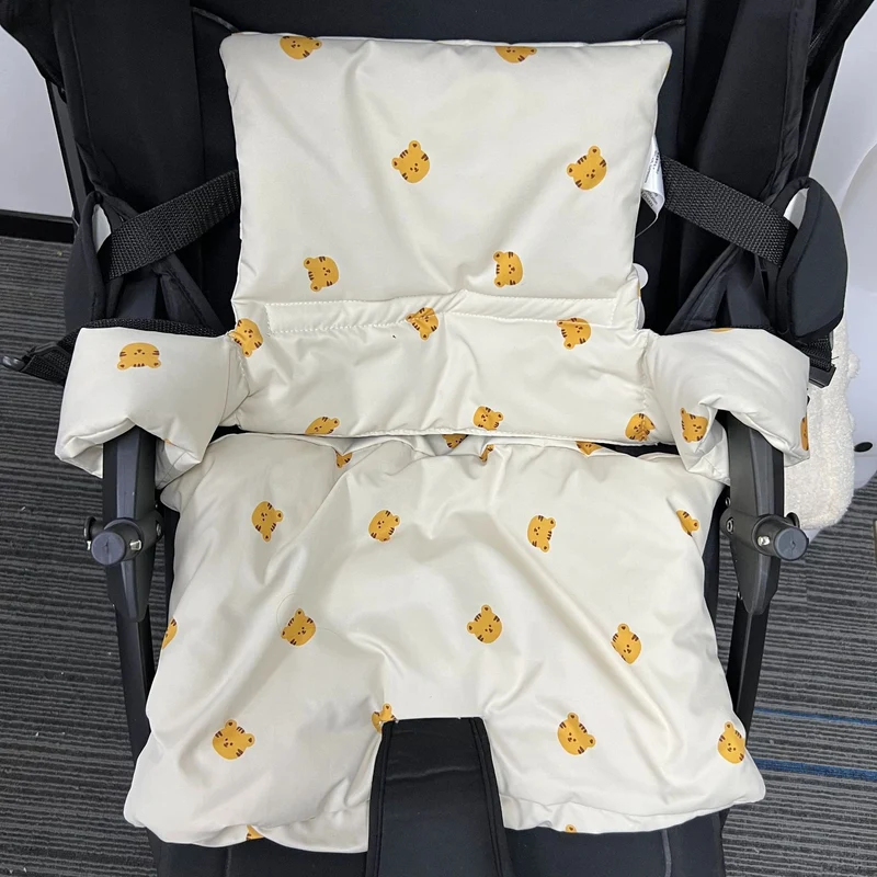 Gepolsterte Gingham Hochstuhlpolsterung mit Teddy-Applikation
