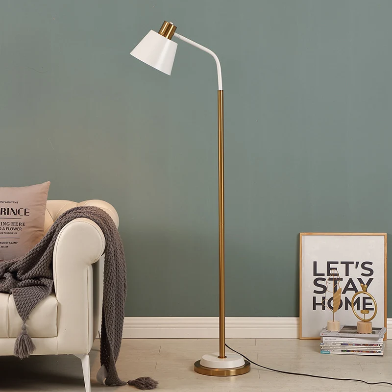 Moderne verstellbare Stehlampe