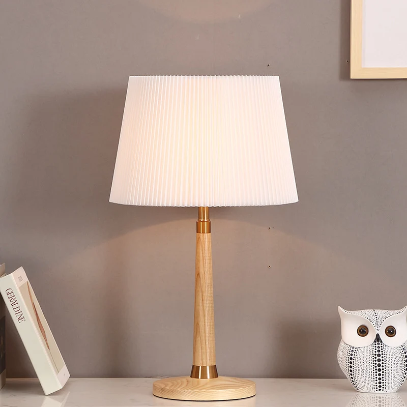 Mid-Century Modern Stehlampe mit gepławtem Schirm