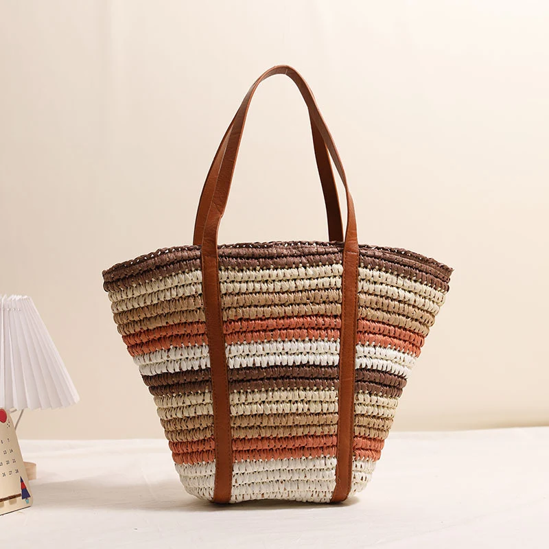 Geflochtene Strohtasche mit robusten Ledergriffen Skanto