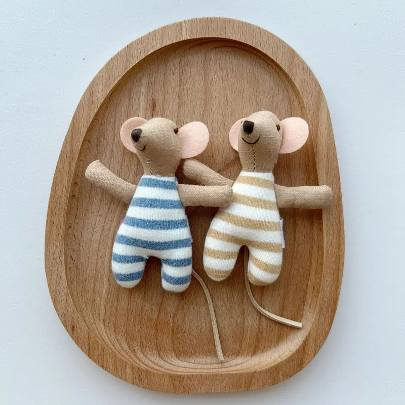 Minimalistische gestreifte Baumwollmaus-Decke aus Plüsch mit Filzohren und -schwanz