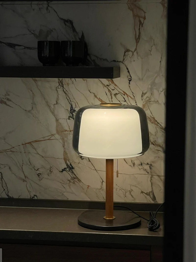 Moderne skandinavische Tischlampe