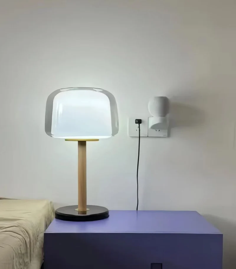 Moderne skandinavische Tischlampe