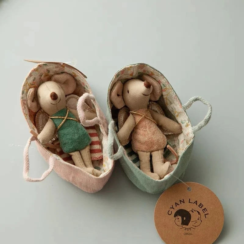 Handgefertigte Baumwolle Maus Puppe mit gehäkeltem Blumenkleid