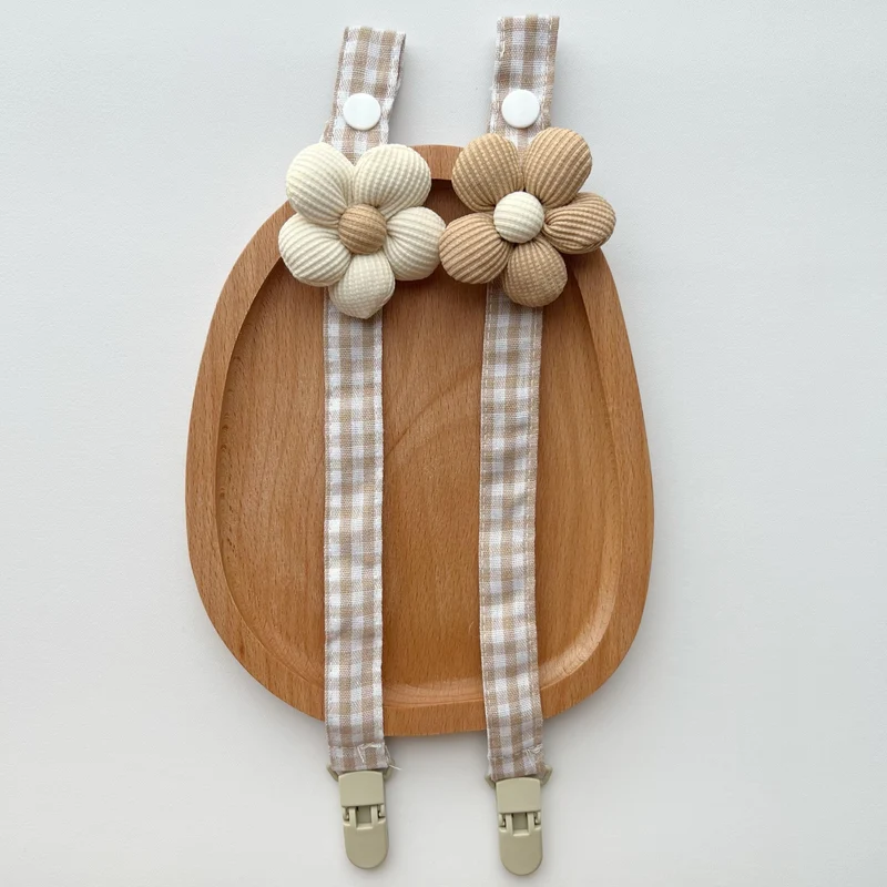 Karo Baumwolle Schnullerband mit gepolstertem geripptem Blumenmotiv und Schnellverschlussclip